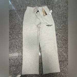 Fear of God Essentials Light Gray Relaxed Sweatpants Medium size